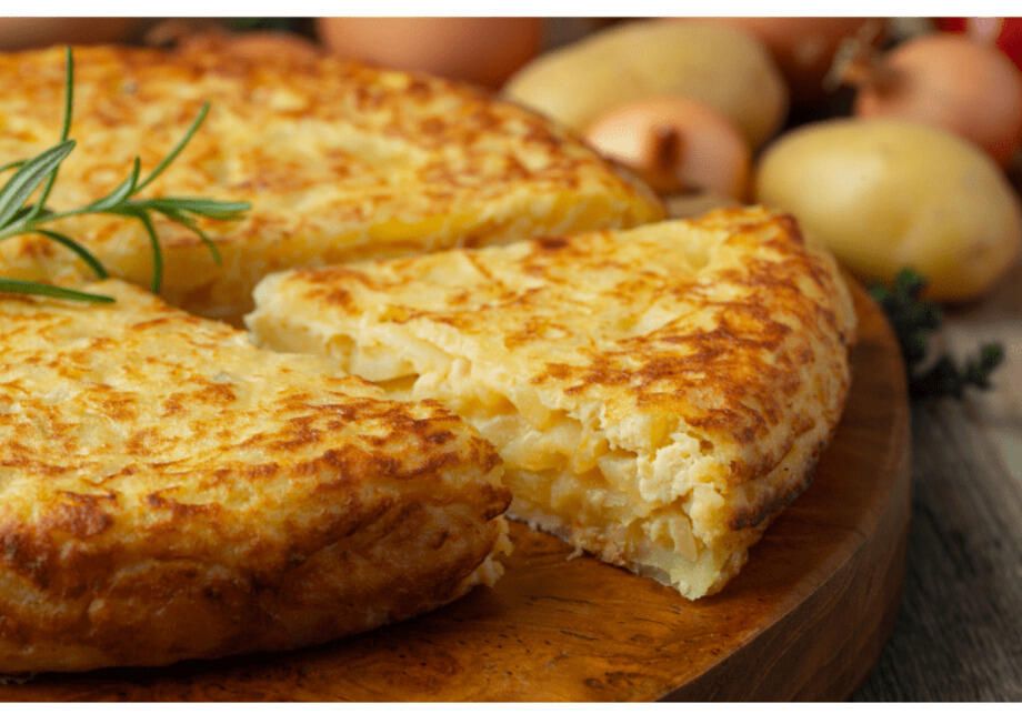 The awesome characteristic of Spanish tortilla is that it is true to the Mediterranean diet and doesn’t include many ingredients.