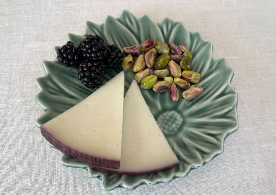 Deliart Murcia al Vino cheese with blackberries and pistachios.