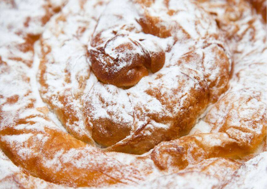 The ensaimada de Mallorca is a spiral-shaped, airy and fluffy pastry, which has a distinctive layering. 