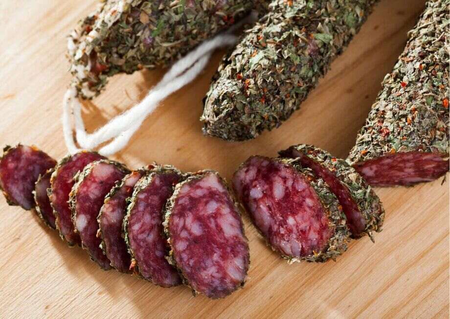 This fuet with herbs in an explosion of flavors and sensations.