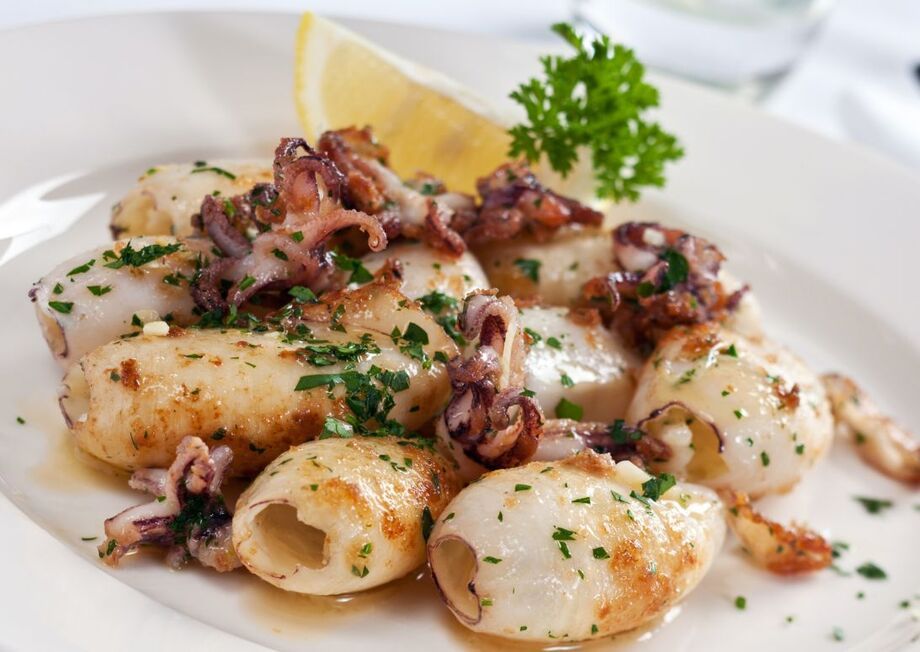 The baby squid in its ink is a delicious and unbeatable dish for the mixture and mix of flavors.
