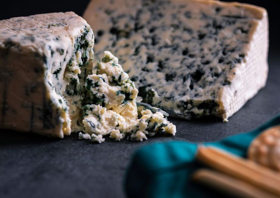 Urdiña is a blue cheese with a soft moldy paste and washed rind, made with pasteurized milk from Latxa sheep.