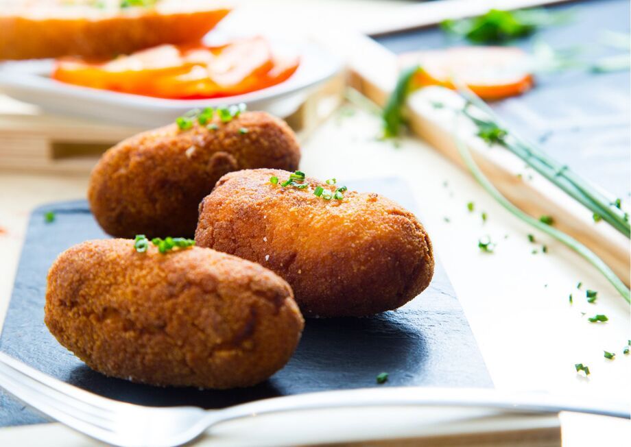 The "Croquetas" are one of the most typical Spanish tapas and a perfect dish to prepare for any occasion