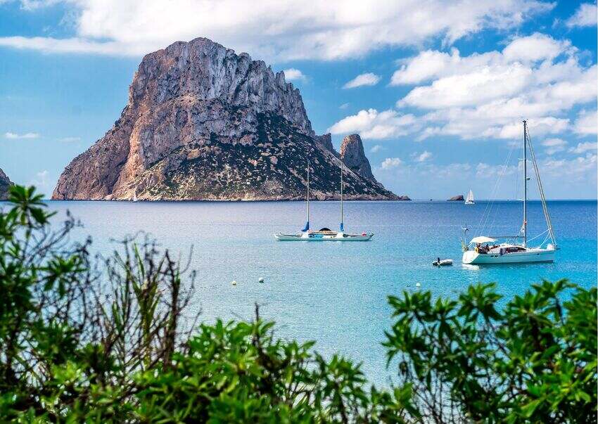Es Vedrá is one of the essential views when visiting Ibiza and undoubtedly leaves you speechless.