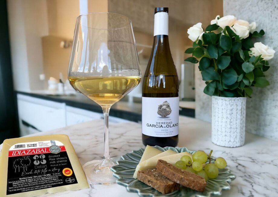 Deliart Idiazabal cheese accompained by wine from the Bodegas Garcia de Olano.