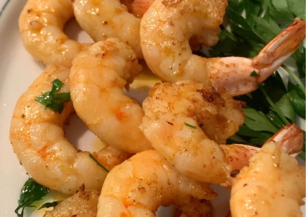Gambas al ajillo is one of the traditional dishes of Spanish gastronomy.