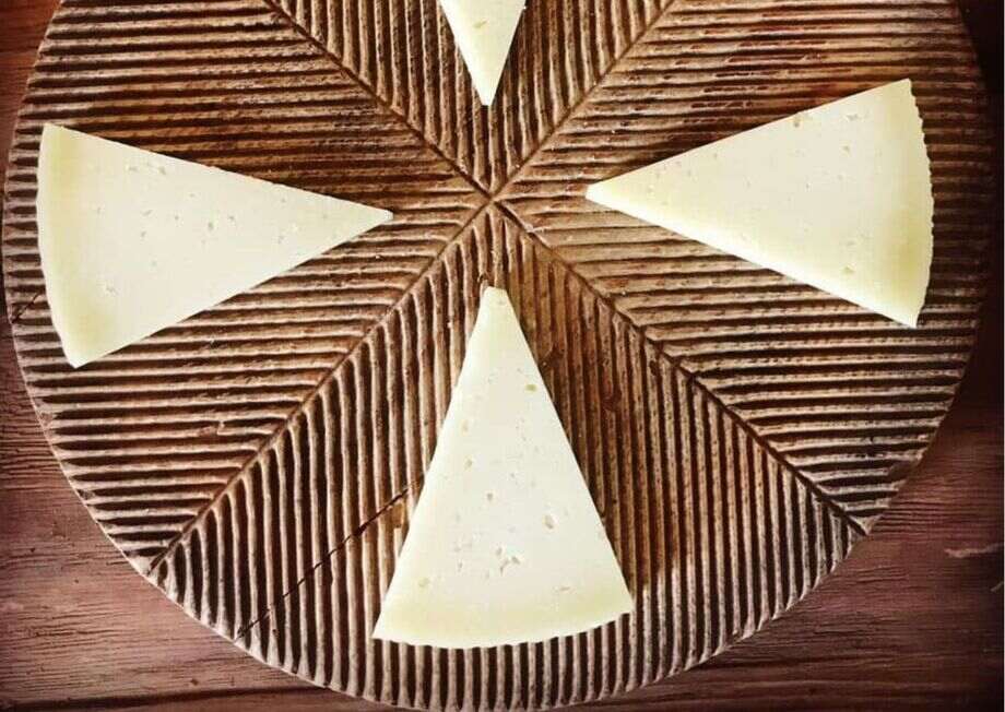 Manchego made from raw milk boasts a richer aroma and more complex flavor.