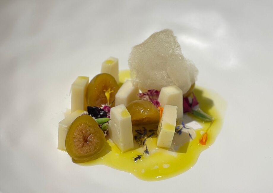 Chef Carlos Gumiel prepares a spectacular dish with Deliart Iberico cheese.