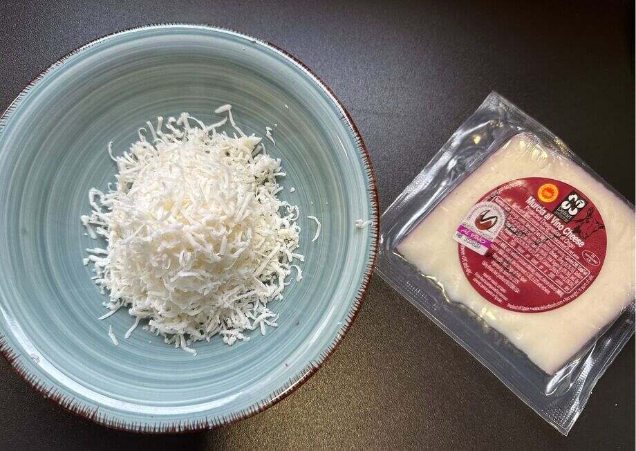 Grate Deliart Murcia al Vino cheese for a delicious twist.