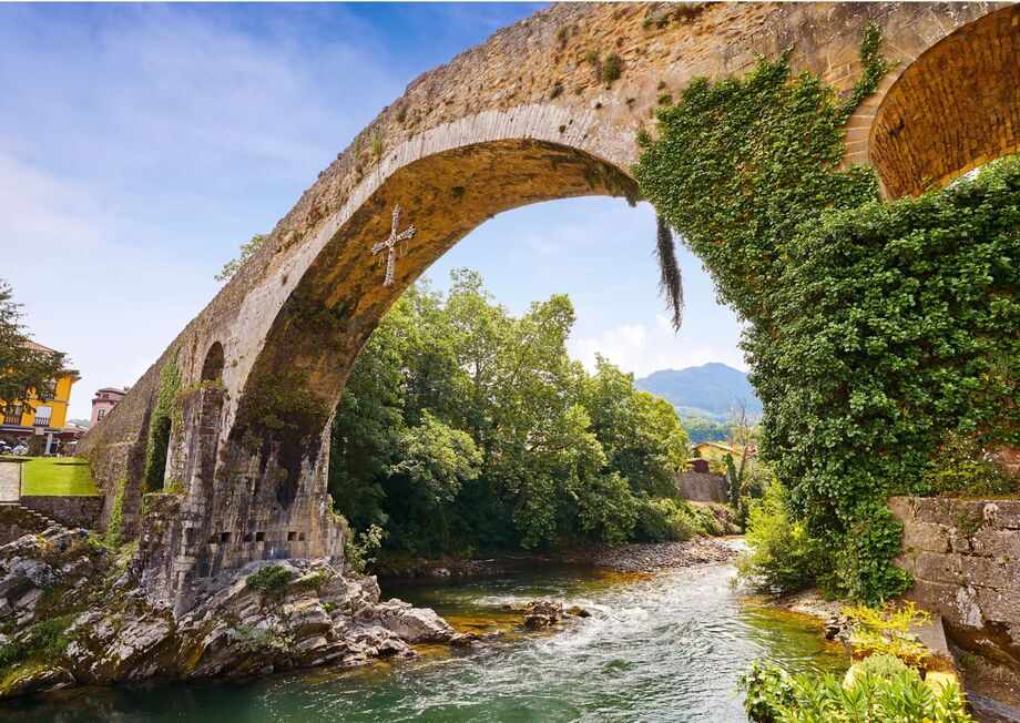  The mythical Roman Bridge with its hanging Victoria Cross.