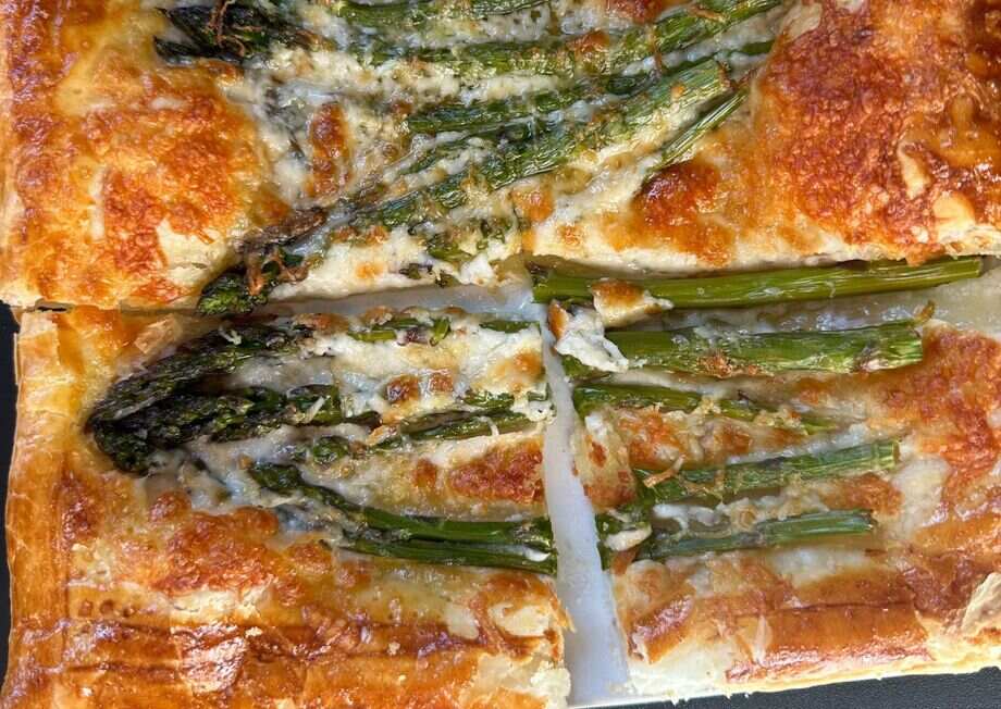 Experience the gourmet taste of Asparagus and Murcia al Vino Cheese Puff Pastry.