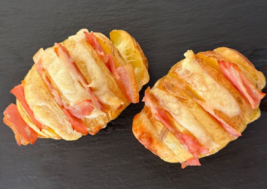 The end result is the roasted potato and the crispy flavor of the Idiazabal cheese and bacon.