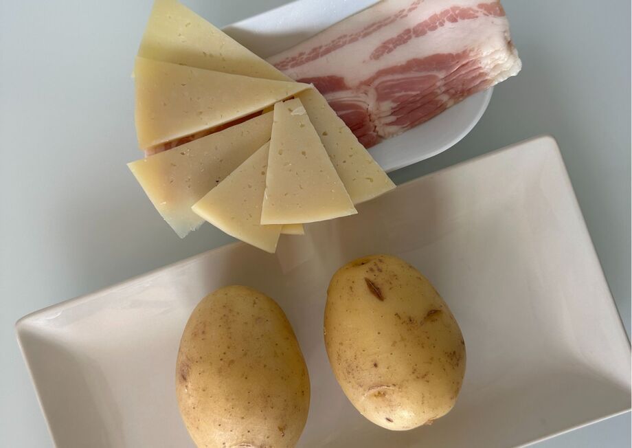 Potatoes, bacon and Idiazabal cheese, a trio that makes this dish a savory delight!