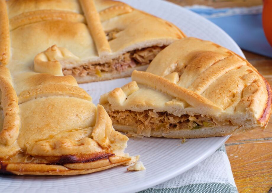 This flavorful and satisfying dish is a staple of Galician cuisine, showcasing the region's culinary heritage.