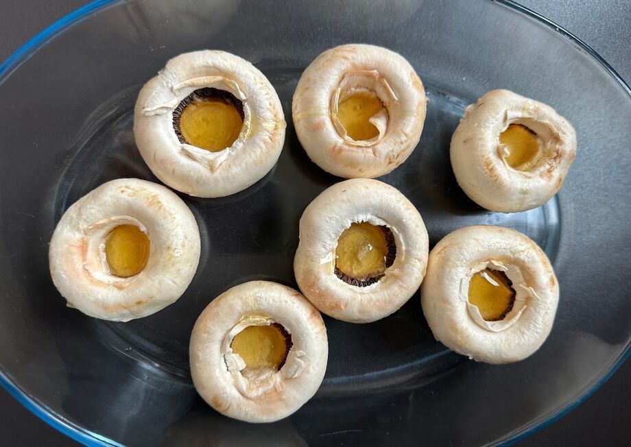 Honey brings out the bold flavors of Mahon cheese in this mushroom dish.
