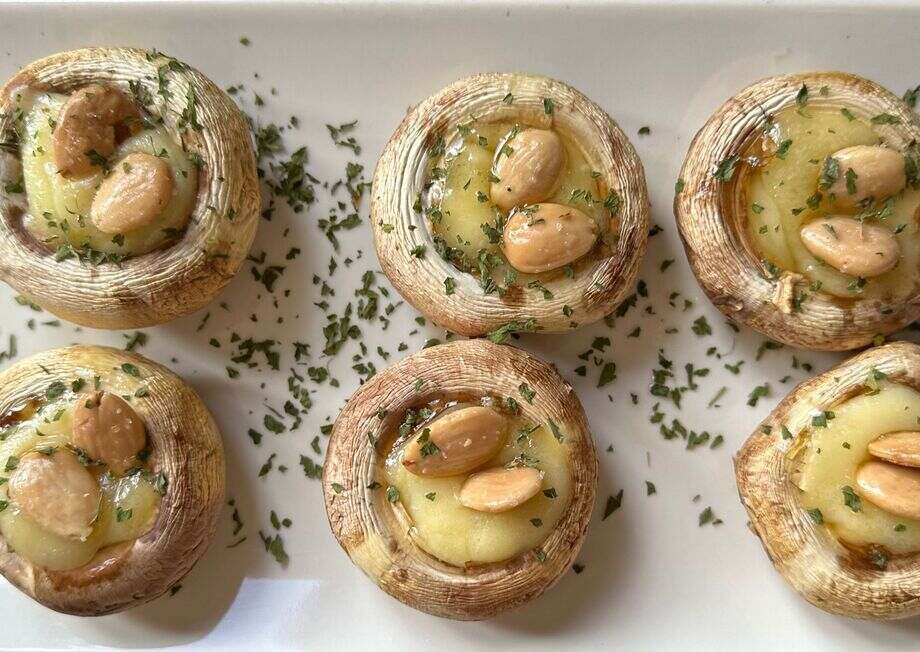 This recipe is simple but sophisticated, ideal for any occasion.