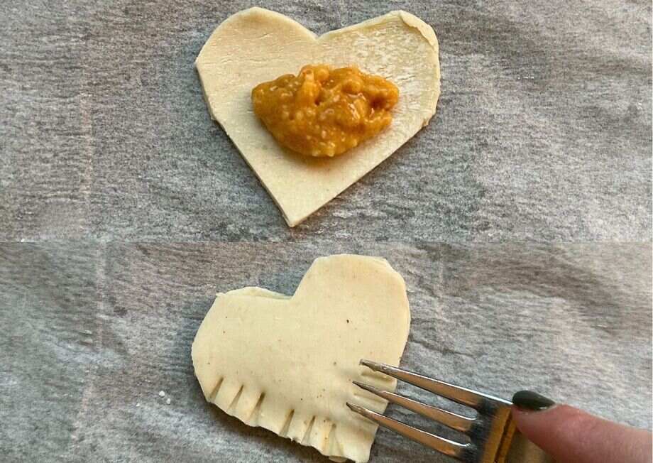 Seal them well to prevent the almond cream from leaking out.