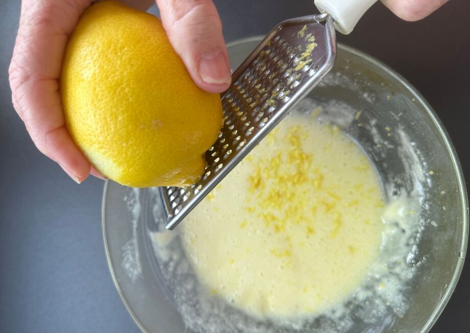 A citric touch with lemon zest.