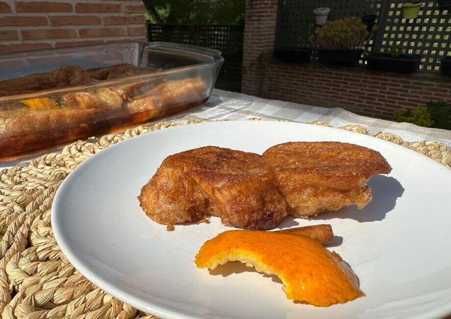 Nothing beats the taste of homemade torrijas – golden, crispy, and full of flavor.