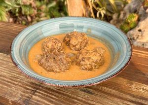 spanish meatballs in almond sauce