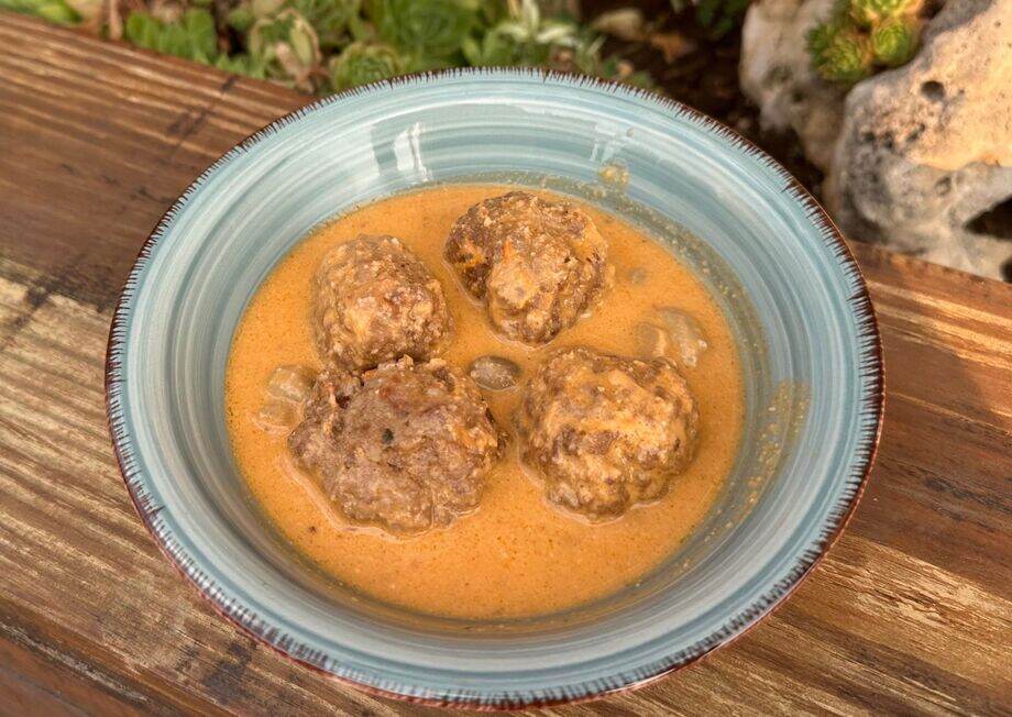 Juicy meatballs in a creamy almond sauce