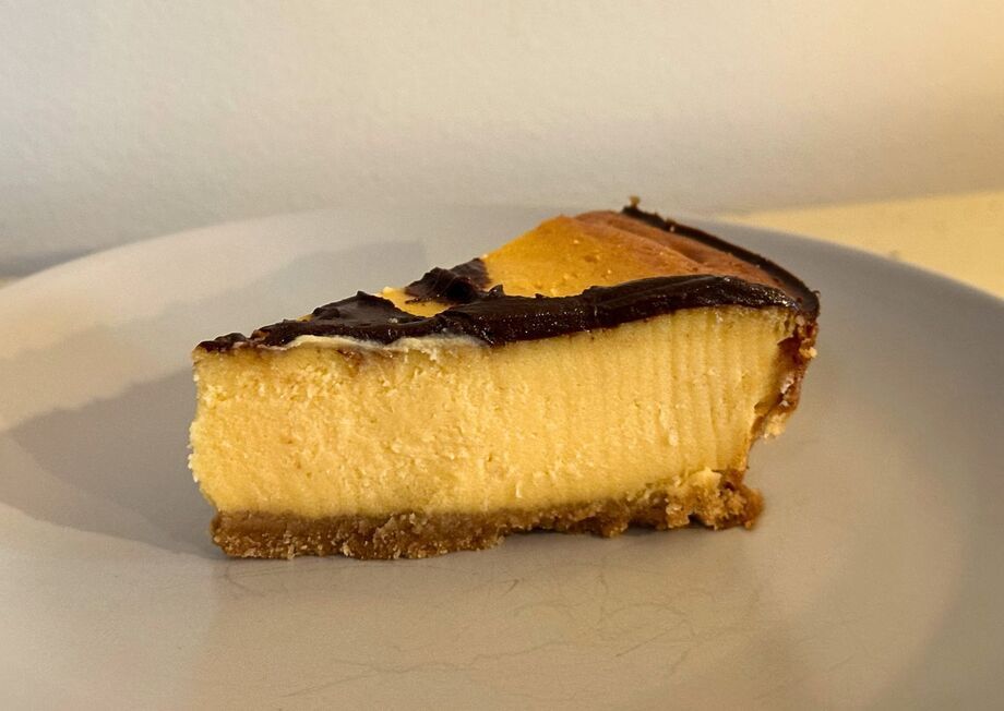 Impress your guests and bring magic to your Halloween celebration with this standout cheesecake recipe!